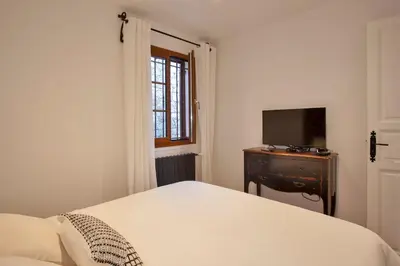 Un ou plusieurs lits dans un hébergement de l'établissement Casa Lisa - appartement dans le village de Monticello vue mer