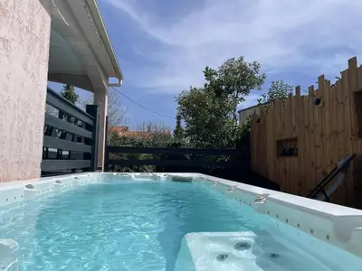 Piscine de l'établissement Villa avec piscine entièrement rénovée à 5min de la plage de pinia ou située à proximité