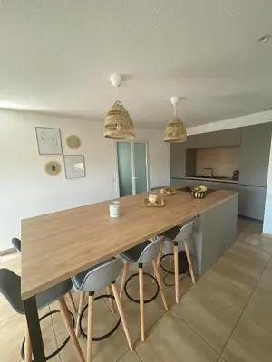 Cuisine ou kitchenette dans l'établissement Villa avec piscine entièrement rénovée à 5min de la plage de pinia