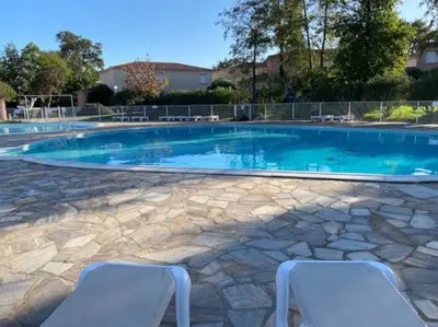 Piscine de l'établissement Les villas de Mélody ou située à proximité