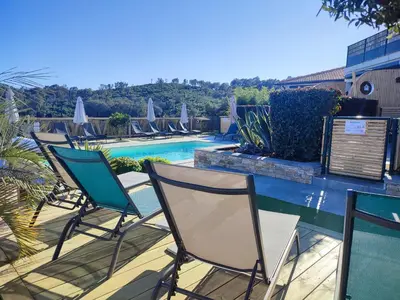 Piscine de l'établissement côte et mer - appartement haut standing dans villa avec piscine et vue mer ou située à proximité