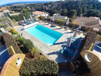 Piscine de l'établissement côte et mer - appartement haut standing dans villa avec piscine et vue mer ou située à proximité