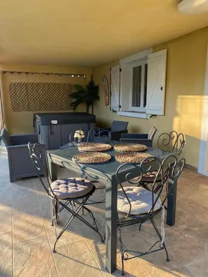 Plan de l'établissement Agréable rez de jardin avec Piscine et Jacuzzi