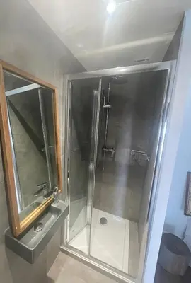 Salle de bains dans l'établissement Charmante Propriété Arborée