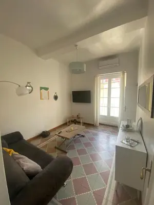 Télévision ou salle de divertissement dans l'établissement appartement climatisé,IDEALEMENT SITUE 100m du vieux port.