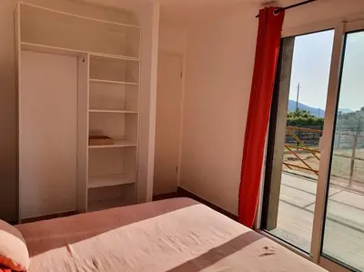 Un ou plusieurs lits dans un hébergement de l'établissement T2 Neuf climatisé dans villa à Corbara