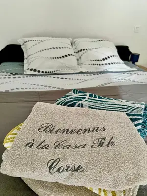 Un ou plusieurs lits dans un hébergement de l'établissement Mini Villa Pascal Paoli avec piscine - proche mer