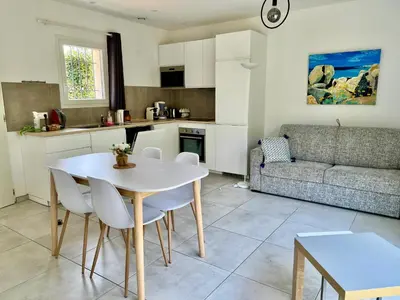 Cuisine ou kitchenette dans l'établissement Mini Villa Pascal Paoli avec piscine - proche mer