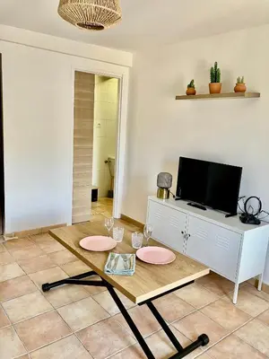 Télévision ou salle de divertissement dans l'établissement La Vista