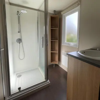 Salle de bains dans l'établissement Parc Résidentiel La Listra - Bungalow