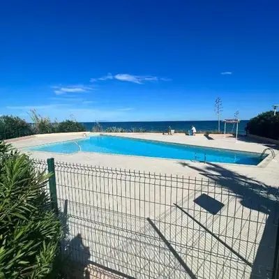 Studio pied dans l'eau - WIFI- Piscine