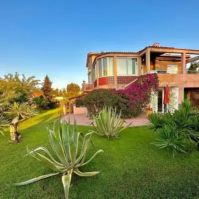 HAUT VILLA MESANGES EN BORD DE MER !
