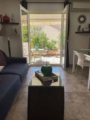 Coin salon dans l'établissement T2 Classé avec garage Centre ville et plage à 300 m ,Clim Wifi
