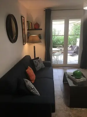 Coin salon dans l'établissement T2 Classé avec garage Centre ville et plage à 300 m ,Clim Wifi