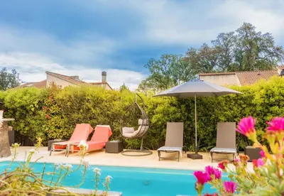 Piscine de l'établissement VILLA tous conforts avec Piscine privée et accès Plage ou située à proximité