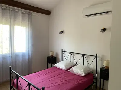 Un ou plusieurs lits dans un hébergement de l'établissement VILLA tous conforts avec Piscine privée et accès Plage