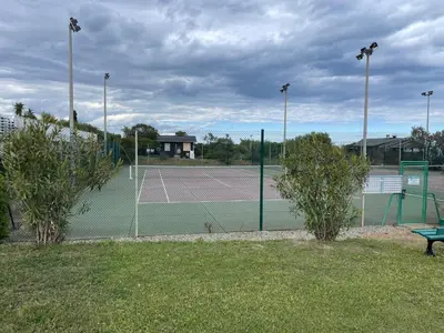 Tennis ou squash au sein de la villa ou à proximité