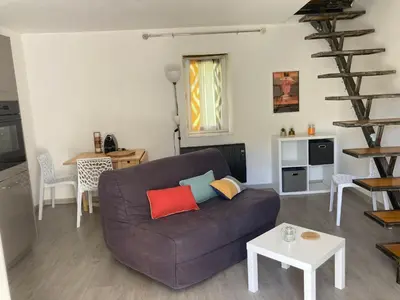 Coin salon dans l'établissement Maison Kyprea: charmant appartement /duplex , spacieux, tout confort avec terrasse extérieure privée, parking privatif , vue pittoresque sur la citadelle de Corté et les montagnes.