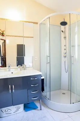 Salle de bains dans l'établissement Studio Indépendant avec Terrasse
