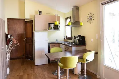 Cuisine ou kitchenette dans l'établissement Studio Indépendant avec Terrasse