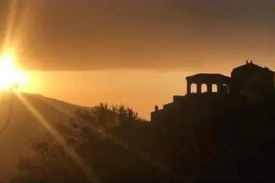 Lever ou coucher de soleil vu de la maison de vacances ou à proximité