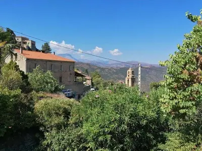 Vue générale sur la montagne ou vue sur la montagne depuis la maison de vacances
