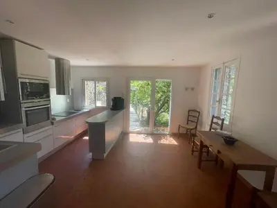 Cuisine ou kitchenette dans l'établissement Maison Lama
