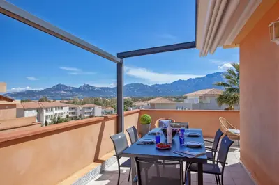 Vue générale sur la montagne ou vue sur la montagne depuis l'appartement