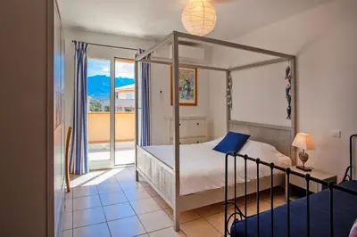 Un ou plusieurs lits dans un hébergement de l'établissement casa notte appart spacieux calme Plage et centre de calvi 15 min à pied