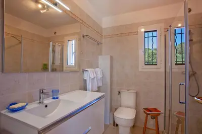 Salle de bains dans l'établissement casa notte appart spacieux calme Plage et centre de calvi 15 min à pied