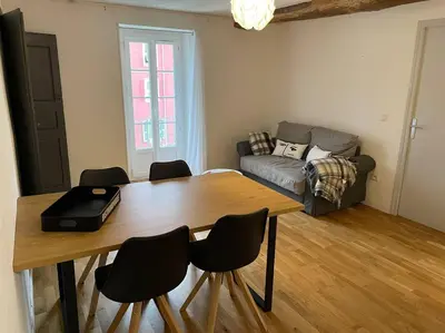 Coin salon dans l'établissement Charmant T3 Centre ville Corté