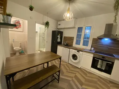 Cuisine ou kitchenette dans l'établissement Plage à 3 minutes à Pied, Grand Appart Familial, 3 Chambres ,Top emplacement !