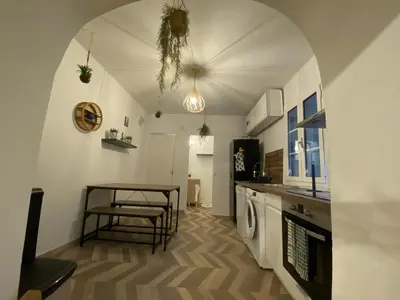 Cuisine ou kitchenette dans l'établissement Plage à 3 minutes à Pied, Grand Appart Familial, 3 Chambres ,Top emplacement !