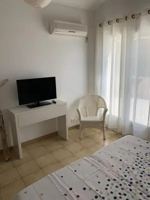 Télévision ou salle de divertissement dans l'établissement VILLA Bord de Mer