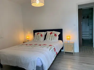 Un ou plusieurs lits dans un hébergement de l'établissement Magnifique maison avec vue mer hauteur de Bastia