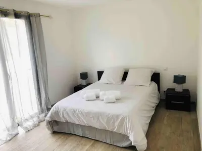 Un ou plusieurs lits dans un hébergement de l'établissement U Primu Appartement spacieux au calme Aléria