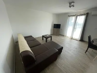 Télévision ou salle de divertissement dans l'établissement U Primu Appartement spacieux au calme Aléria