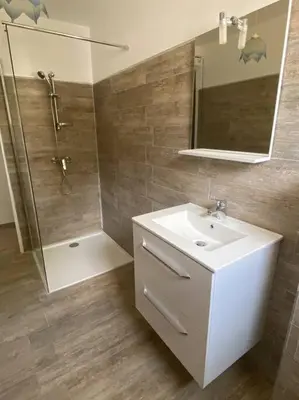 Salle de bains dans l'établissement U Primu Appartement spacieux au calme Aléria