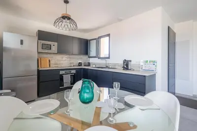Cuisine ou kitchenette dans l'établissement Bella Luce - Appt vue panoramique mer