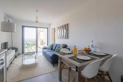 Coin salon dans l'établissement Giardinu di Luce - Appt pour 4 vue mer