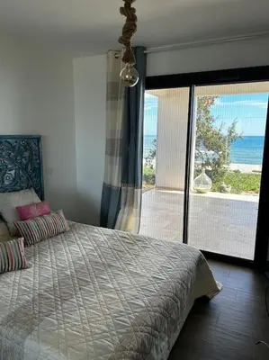 Un ou plusieurs lits dans un hébergement de l'établissement Maison les pieds dans l’eau