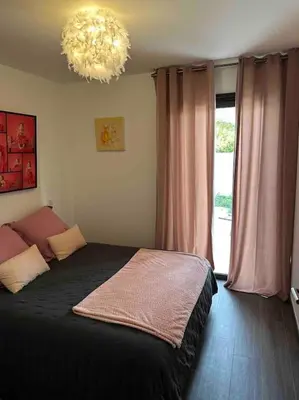 Un ou plusieurs lits dans un hébergement de l'établissement Maison les pieds dans l’eau