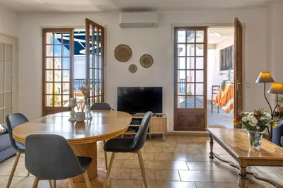 Télévision ou salle de divertissement dans l'établissement Casa Eden Roc