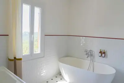 Salle de bains dans l'établissement Casa Maestracci - Maison d'hôtes de caractère en Balagne, proche Calvi, entre mer et montagne