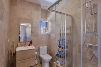 Salle de bains dans l'établissement Villa Sandrine