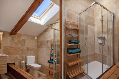 Salle de bains dans l'établissement Villa Sandrine