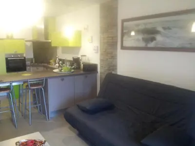 Cuisine ou kitchenette dans l'établissement Location F2 classée 3 étoiles pour des vacances de rêve