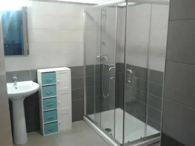 Salle de bains dans l'établissement Location F2 classée 3 étoiles pour des vacances de rêve