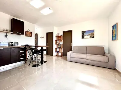 Cuisine ou kitchenette dans l'établissement Appartement 2 chambres à Lama avec Piscine