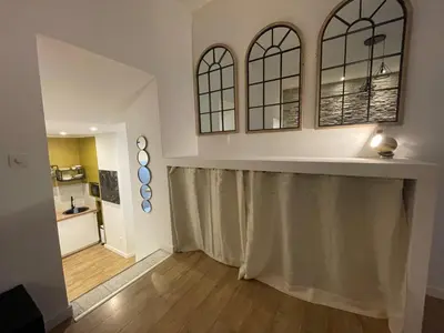 Un ou plusieurs lits dans un hébergement de l'établissement Place du marché Bastia centre avec entrée indép